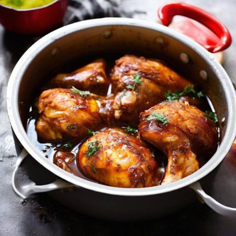 Курица в белом вине с картофелем и оливками