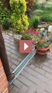 Ландшафтный дизайн: Дикий ручей у дома: Идея для водостока!