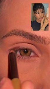 Макияж: Легкий макияж глаз с акцентом‍