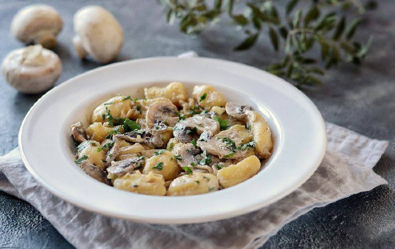 Ньокки с шампиньонами в сливочном соусе