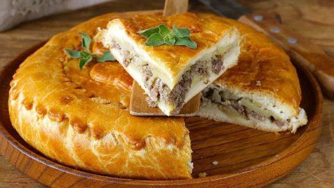 Пирог с мясом и картошкой