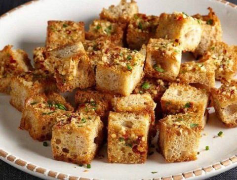 Рецепты: Чесночные гренки из белого хлеба
Ингредиенты: