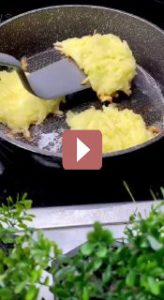 Рецепты: Картофельные драники с соусом