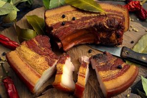 Рецепты: Сало в луковой шелухе