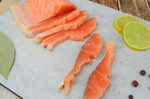 Рецепты: Слабосолёная форель в рассоле в домашних условиях