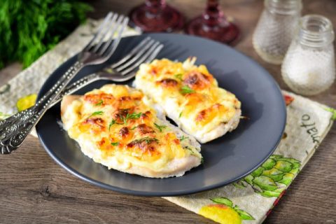 Рецепты: Запечённая куриная грудка с ананасами