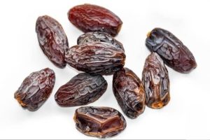 Здоровье: Настой из фиников при сухости в горле