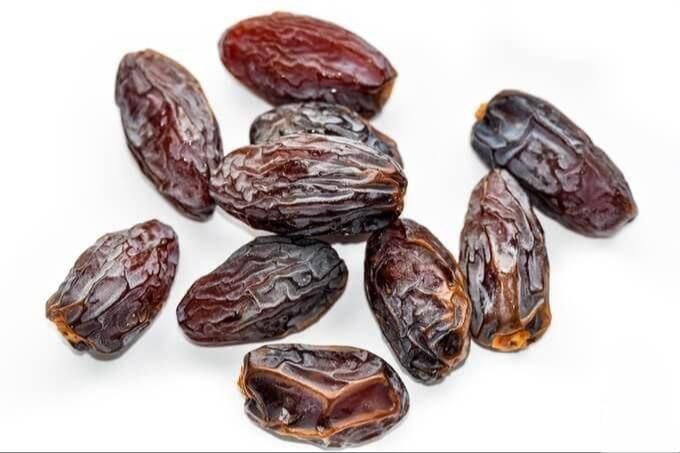 Здоровье: Настой из фиников при сухости в горле