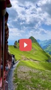 Живописная прогулка в Альпах Швейцарии по уникальной горной железной дороге на ретро поезде