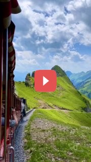 Живописная прогулка в Альпах Швейцарии по уникальной горной железной дороге на ретро поезде
